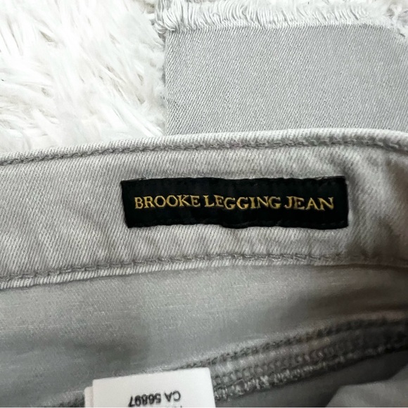 Lucky Brand Light Gray Distressed Brooke Legging Jeans Raw Hem Size 10/30 - Picture 6 of 11
